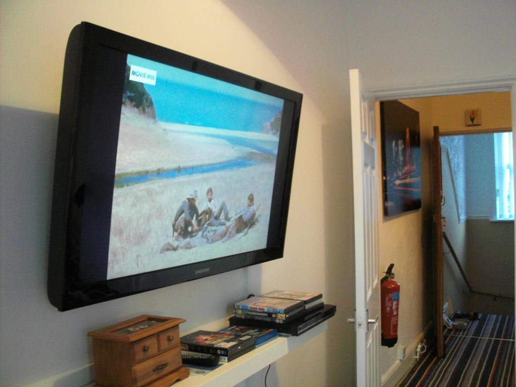 F3 2 Bedroomed Town House - Free Parking - Super 150 Mbps Wifi Near Gavin N Stacey Film House - 1 Free Dog Allowed Barry Rum bild